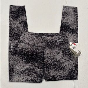 Bench Color Neutral Gray Patterned Leggings Size Large Lycra UPF Reflect